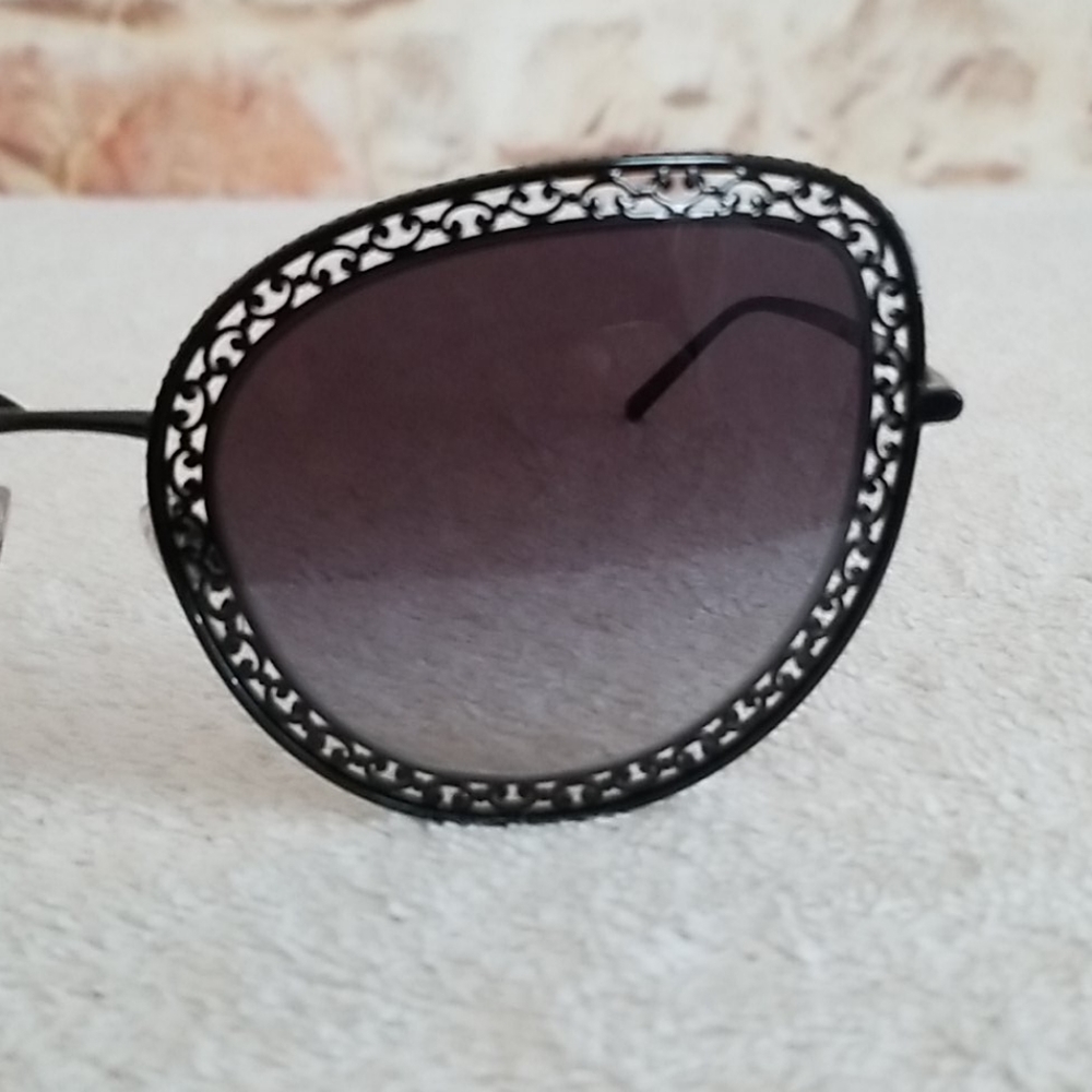 New Dolce & Gabbana Cutout Cat Eye Sunglasses - Picture 8 of 13